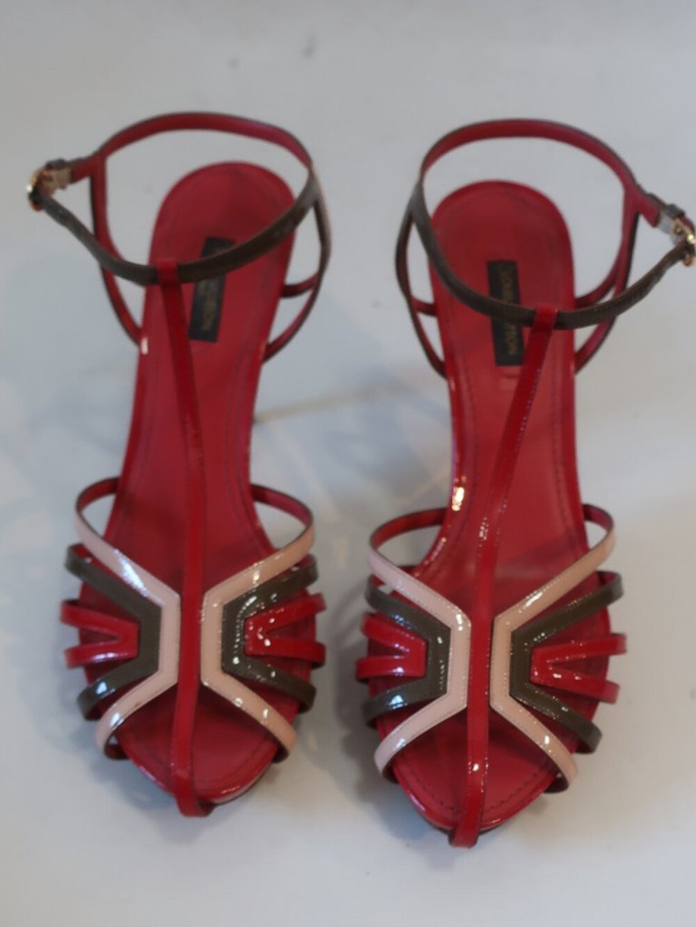 Women Louis Vuitton Red, Beige, Green Patent Leather T Strap Sandals 38 EU/US 8